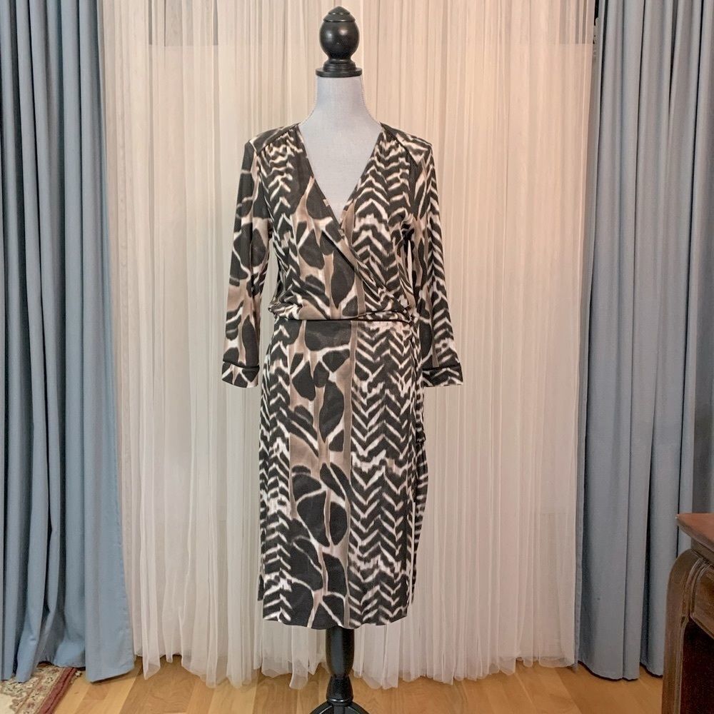 BOSS Hugo Boss true wrap dress graphic print 3/4 sleeve fully lined women’s sz L